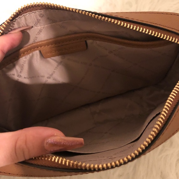 Michael Kors Crossbody - Picture 5 of 6